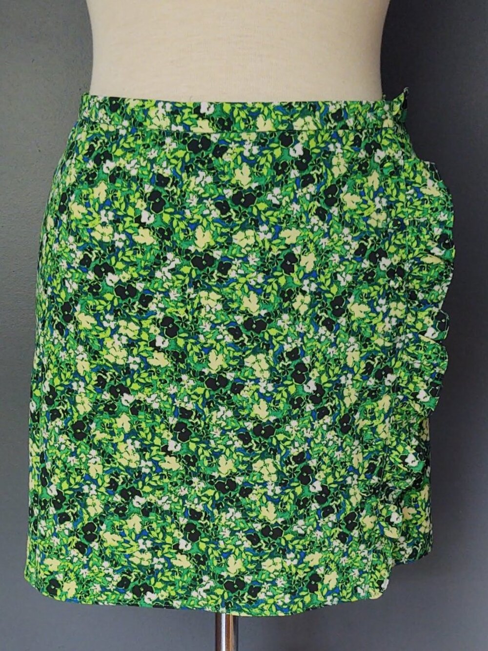 Bright floral wrap skirt w/ruffle detail NWOT